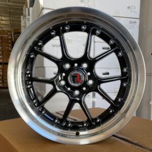 GLOSS BLACK / MACHINE LIP